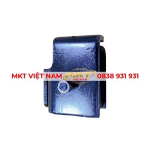chân máy Hino 500 lắp giữa động cơ và khung xe