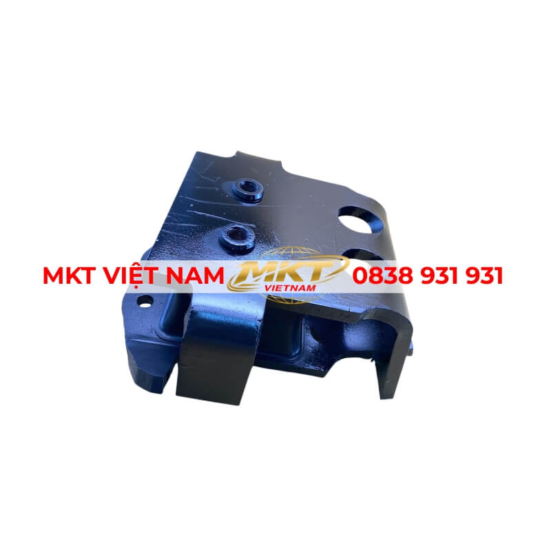 chân máy Hino 500 lắp giữa động cơ và khung xe