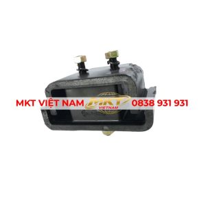 chân máy Hino 500 lắp giữa động cơ và khung xe