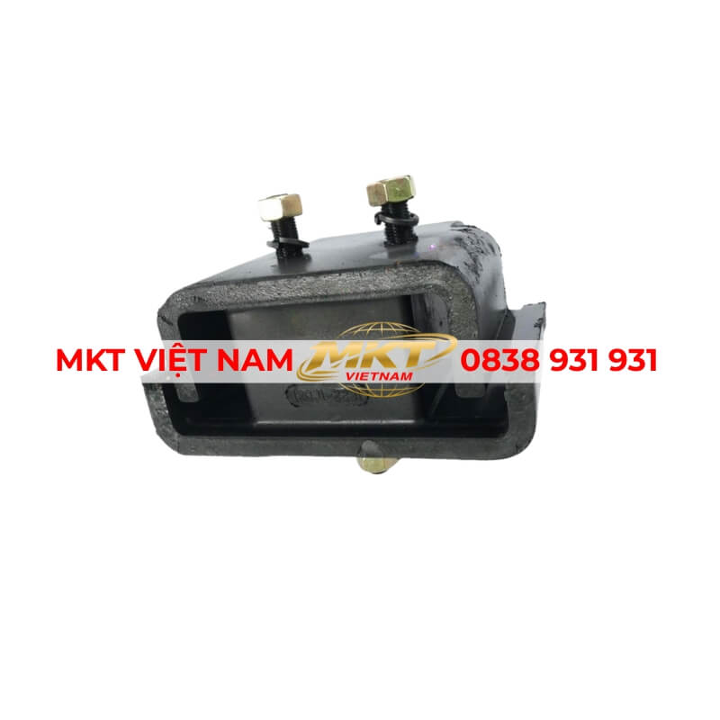 chân máy Hino 500 lắp giữa động cơ và khung xe