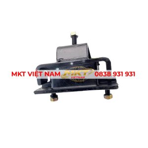chân máy Hino 500 lắp giữa động cơ và khung xe