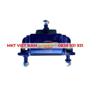 chân máy Hino 500 lắp giữa động cơ và khung xe
