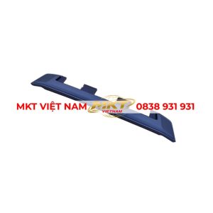 Chi tiết ốp trang trí trên cản Hino 500 53113E0030