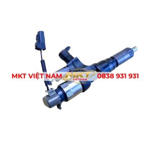 kim phun common rail Hino 500 lắp trên nắp máy động cơ
