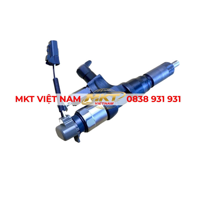 kim phun common rail Hino 500 lắp trên nắp máy động cơ