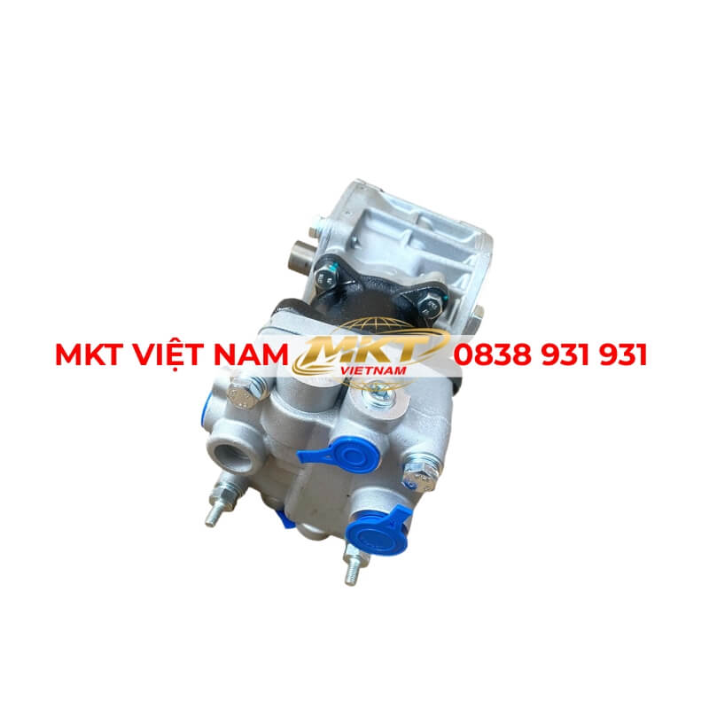 máy nén khí Hino 500 lắp trên thân động cơ