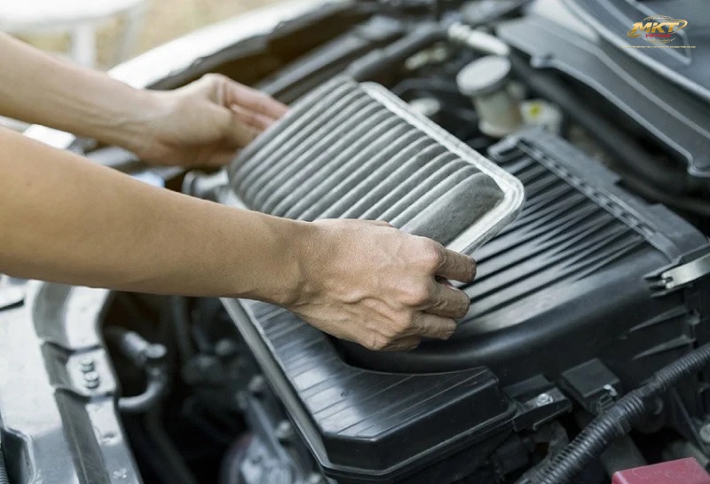 Cách vệ sinh lọc gió điều hòa xe tải